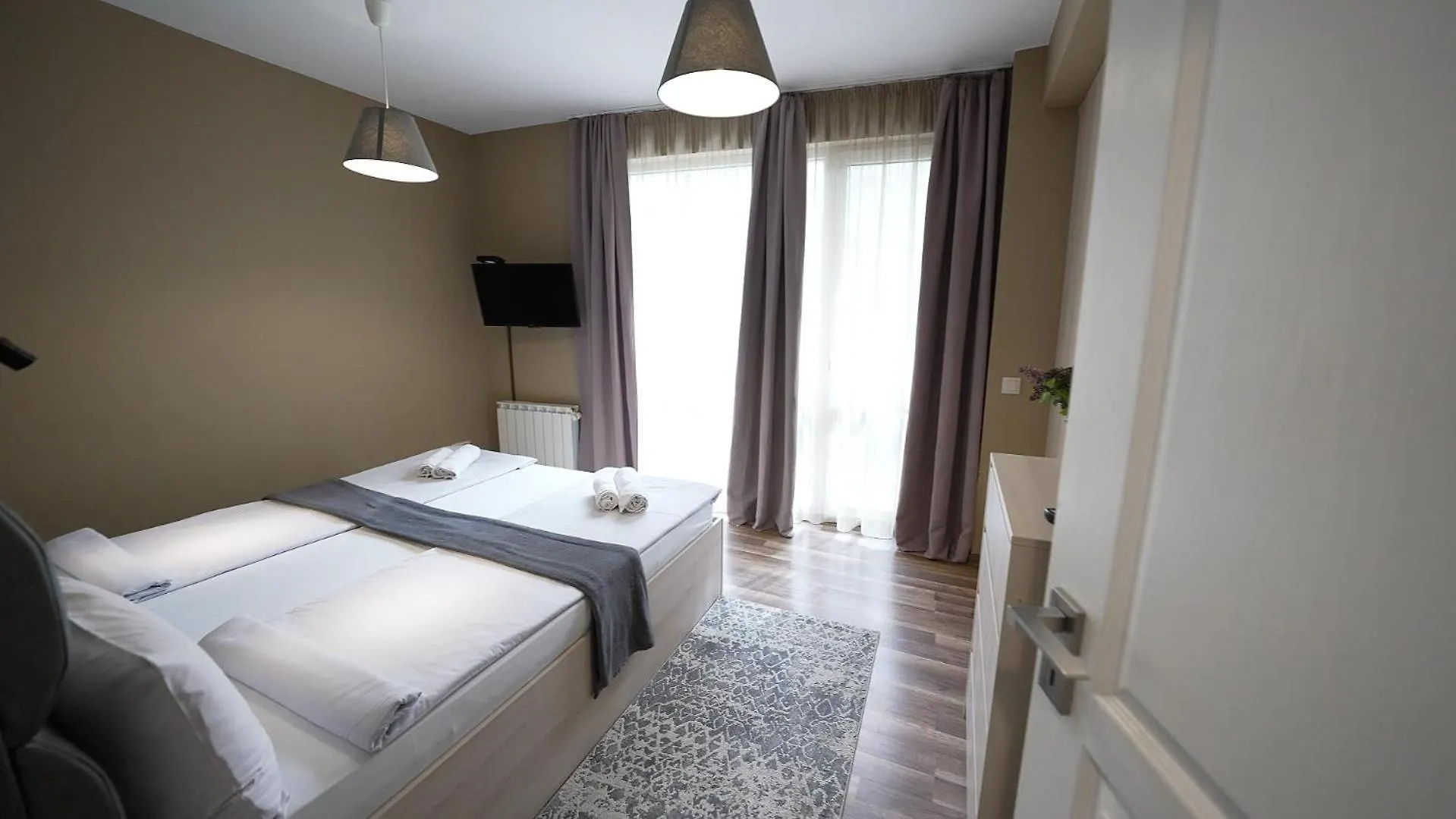 Mini Sofia Apartment 0*,