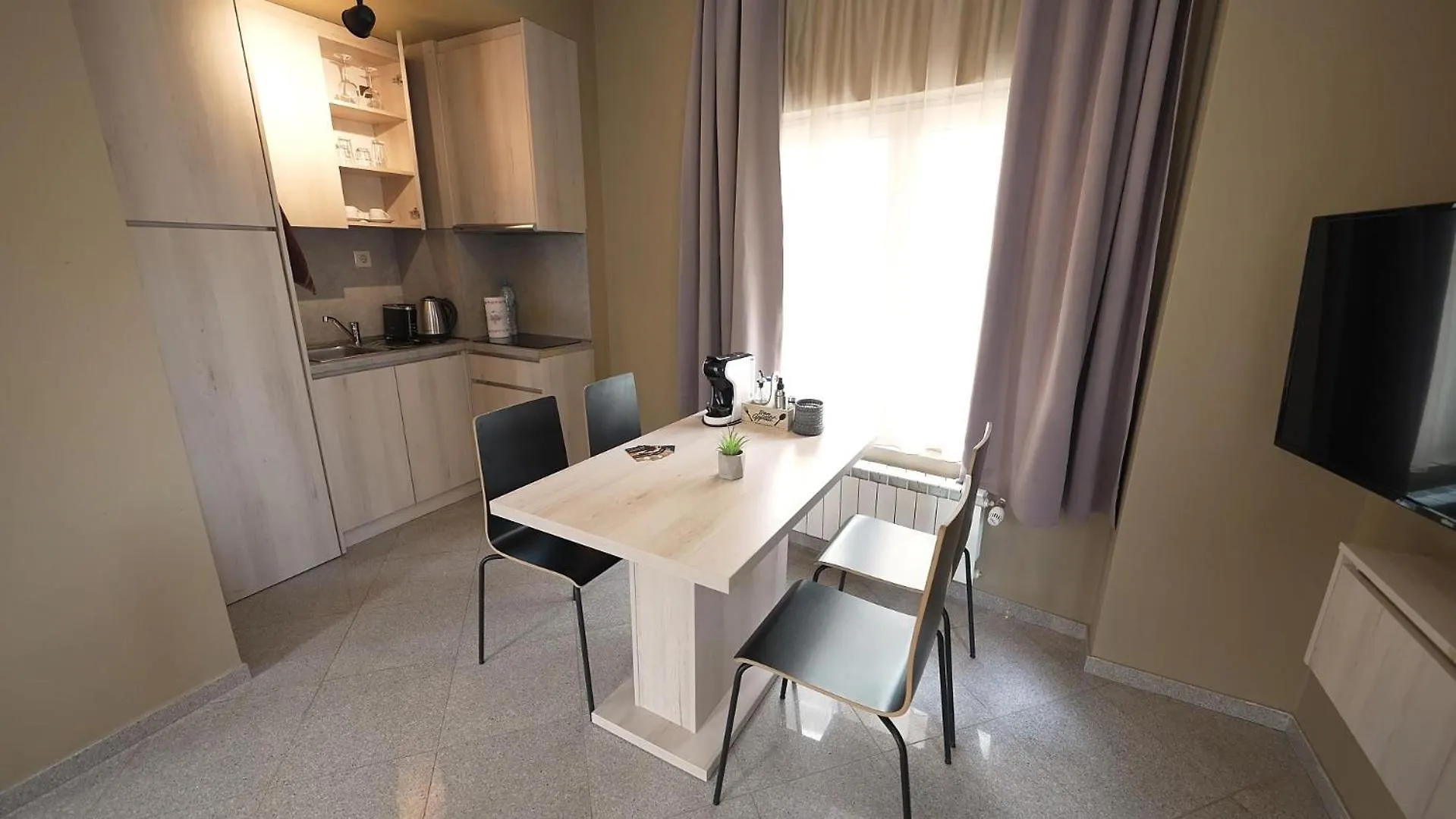Mini Sofia Apartment 0*,